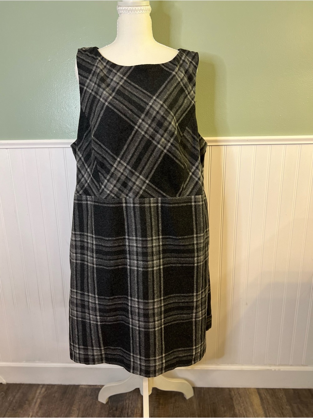 Lands' End Black and Gray Plaid Wool Blend Sleeveless Shift Dress. Size 18W
